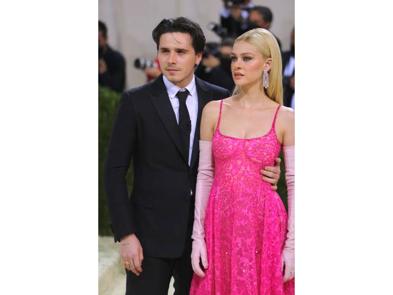 brooklyn beckham nicola peltz nunta