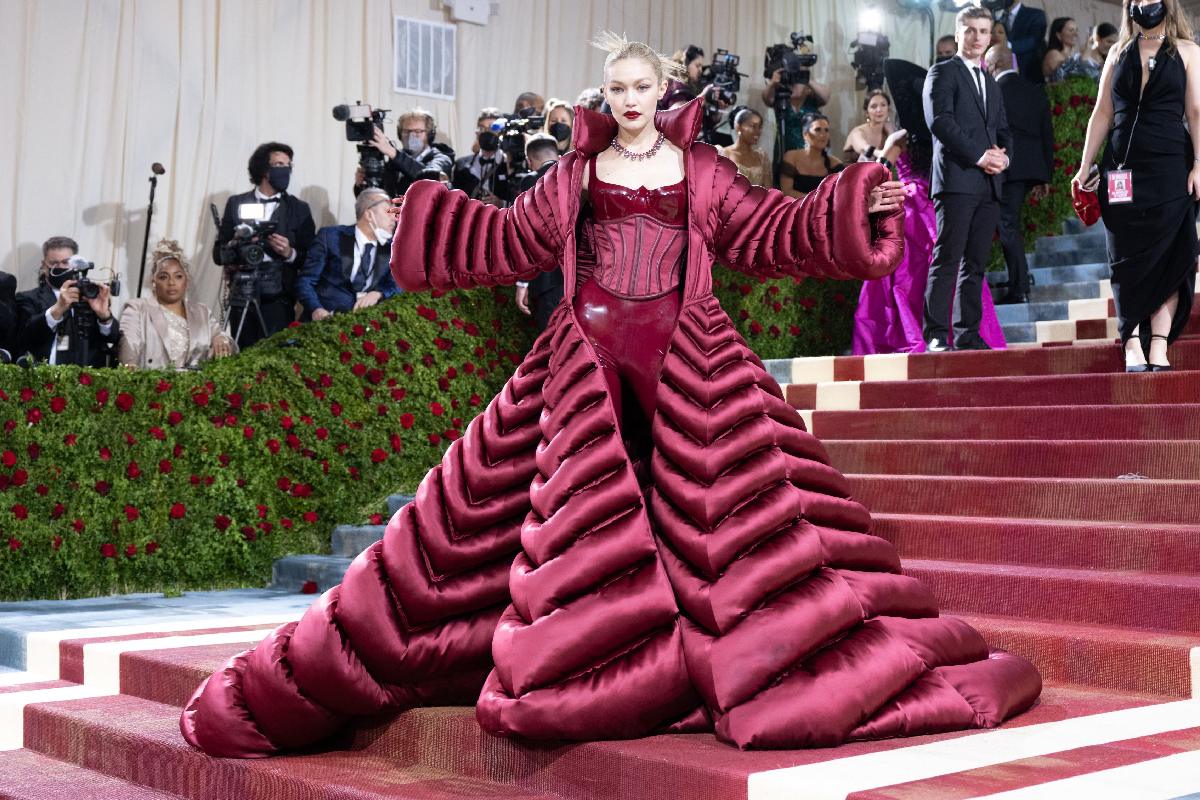 Gigi Hadid apariții spectaculoase 2022